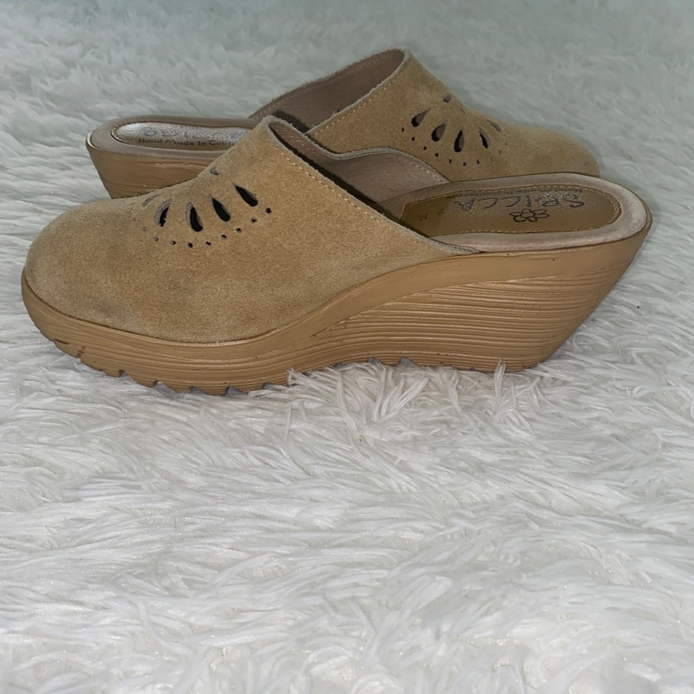 Sbicca Boho tan suede handmade in California clogs 3" wedge - Picture 6 of 8